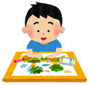 お絵描きをする男の子