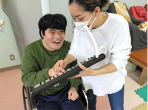 画像楽器演奏写真1