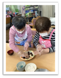 料理教室の画像1成形するようす