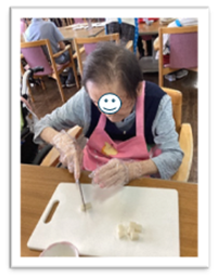 料理教室の画像2切るようす